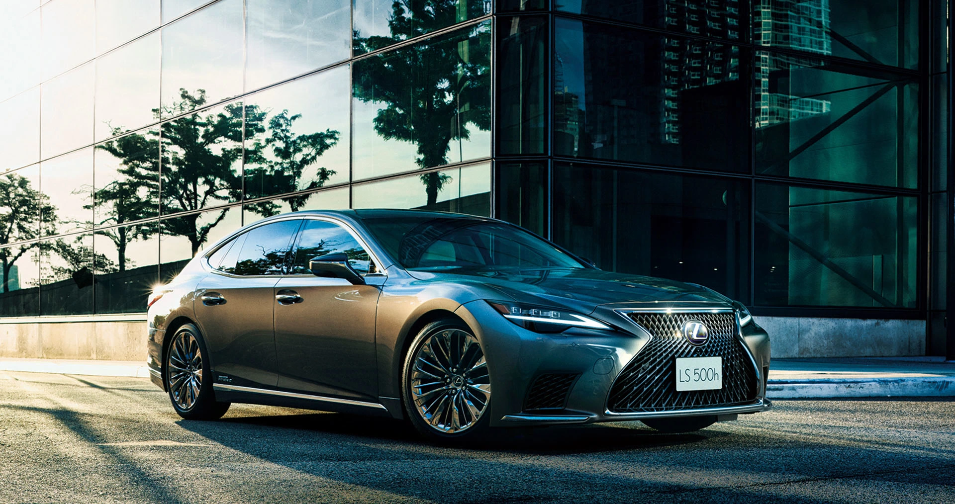 【凌志LEXUS香港價錢】凌志最新車款 - 型號性能及售價比較